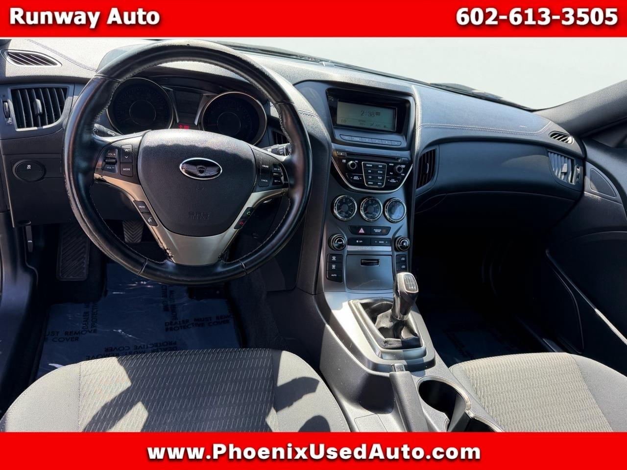 Hyundai Genesis Coupe 2dr 3.8L Man Base w/Black Seats 2015