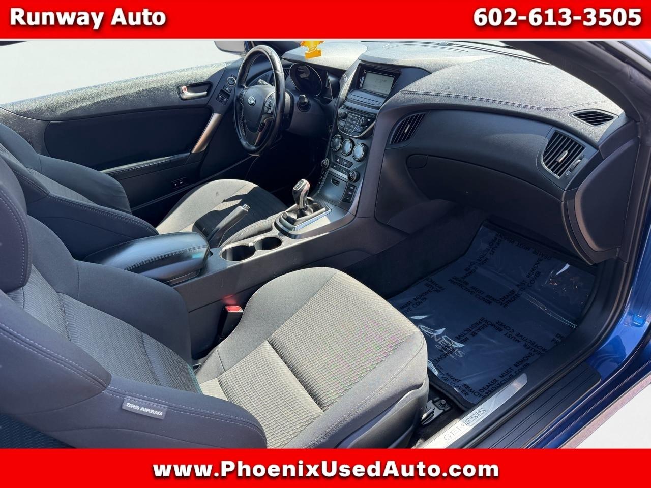 Hyundai Genesis Coupe 2dr 3.8L Man Base w/Black Seats 2015