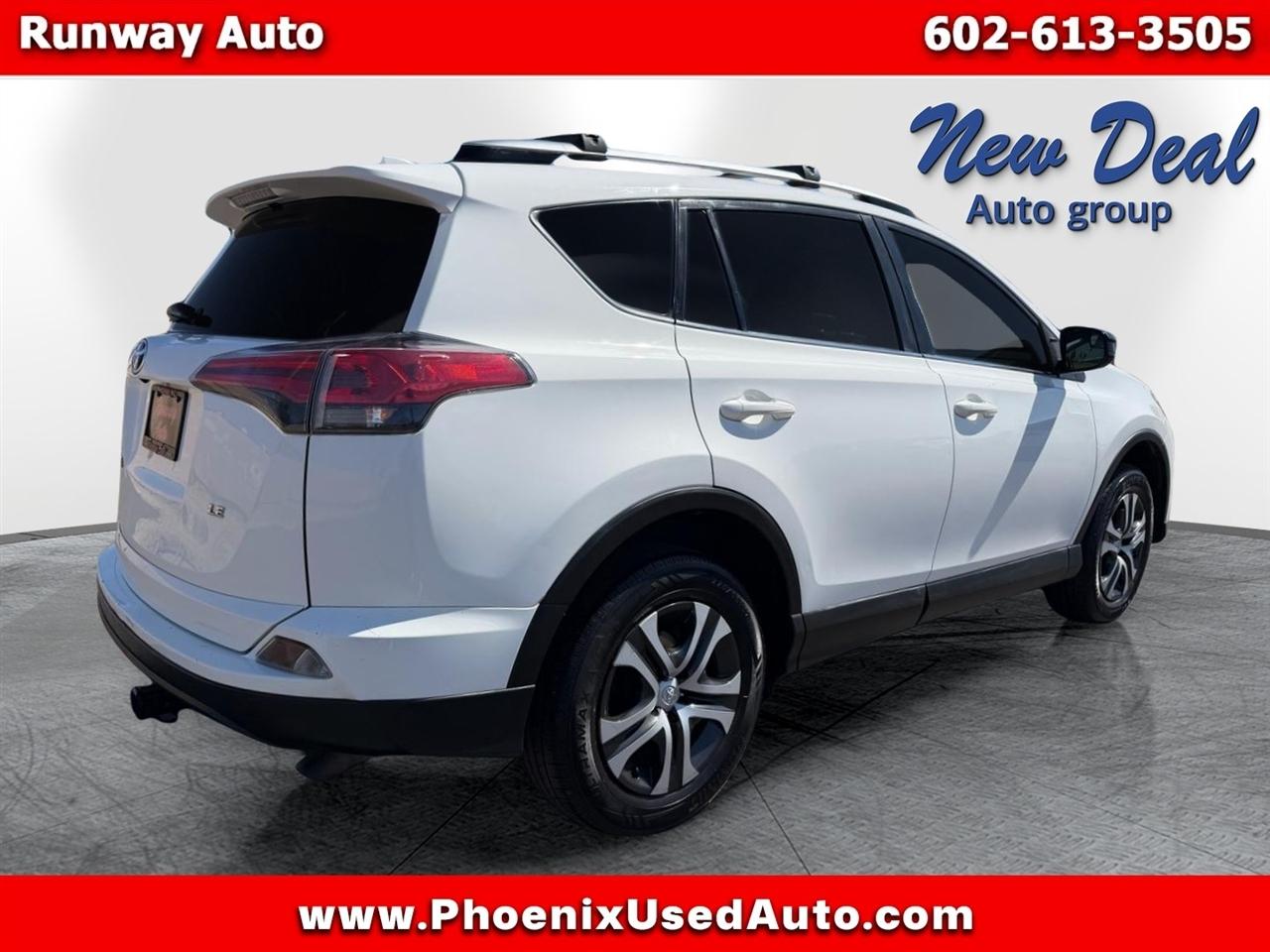 Toyota RAV4 LE FWD (Natl) 2018