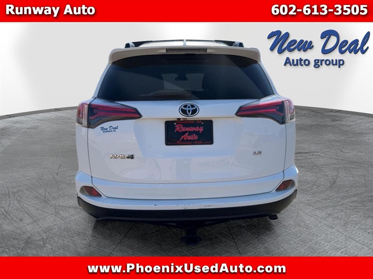Toyota RAV4 LE FWD (Natl) 2018