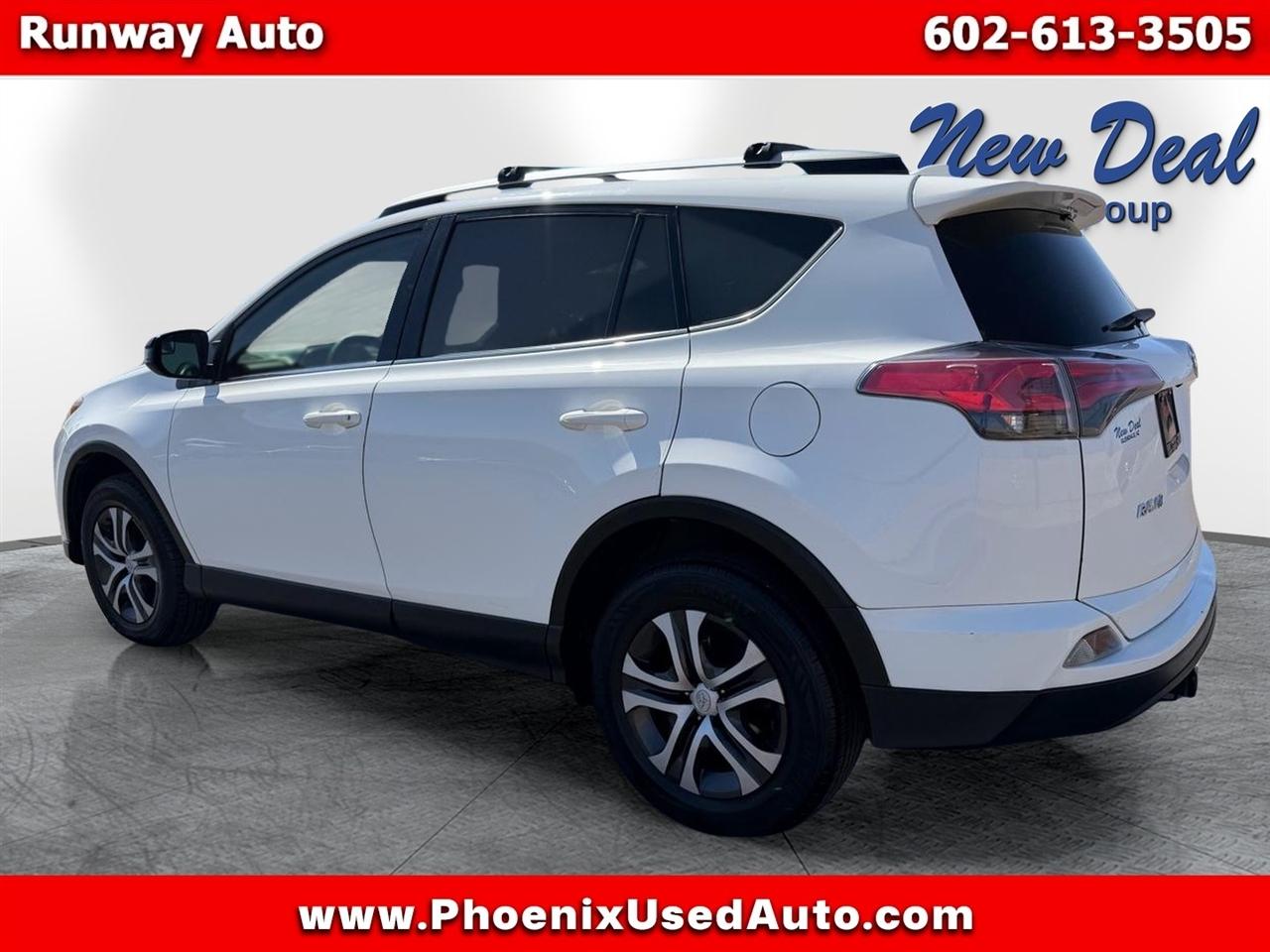 Toyota RAV4 LE FWD (Natl) 2018