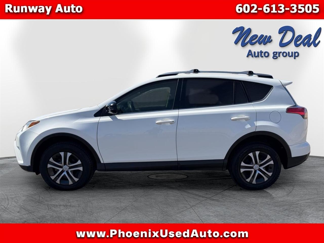 Toyota RAV4 LE FWD (Natl) 2018
