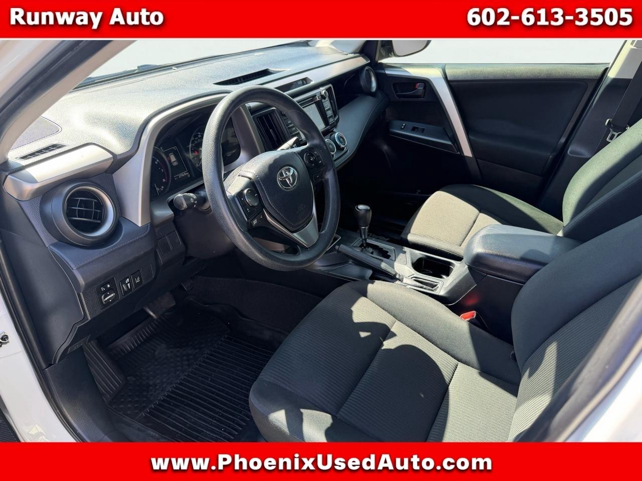 Toyota RAV4 LE FWD (Natl) 2018
