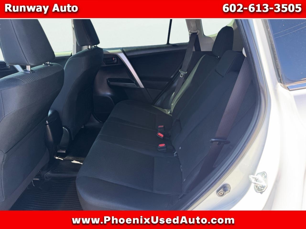 Toyota RAV4 LE FWD (Natl) 2018