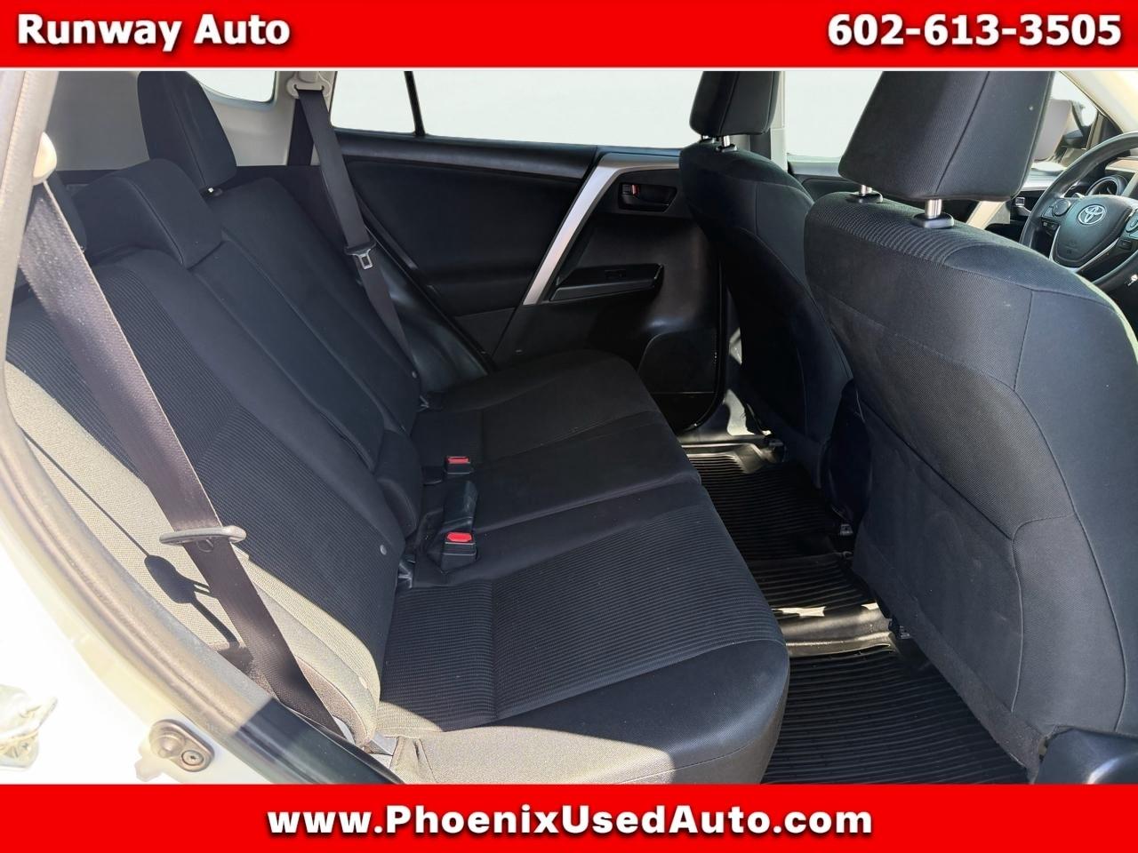 Toyota RAV4 LE FWD (Natl) 2018