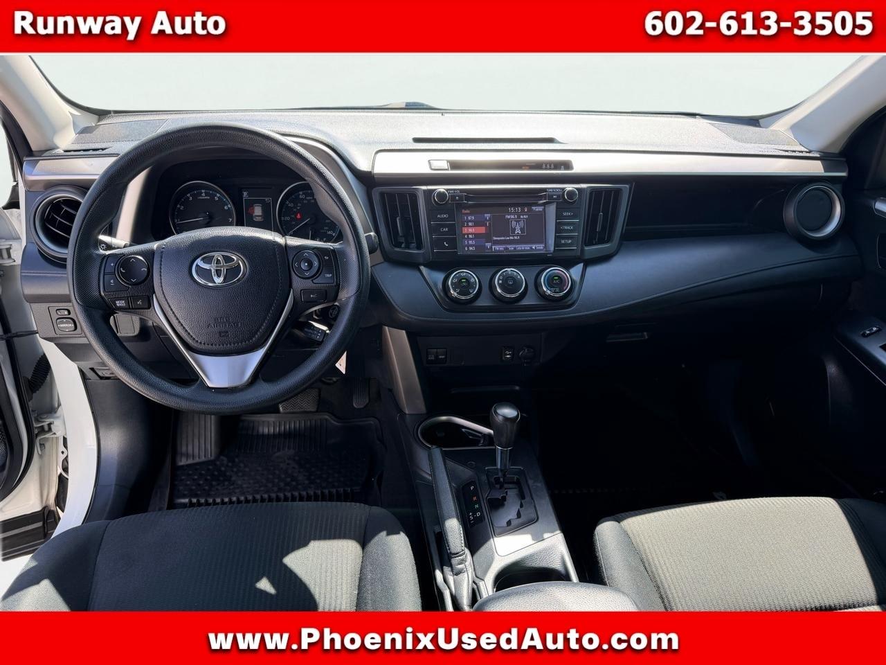 Toyota RAV4 LE FWD (Natl) 2018