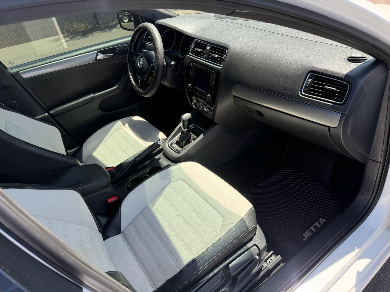 Volkswagen Jetta Sedan 4dr Auto 1.8T Sport PZEV 2016
