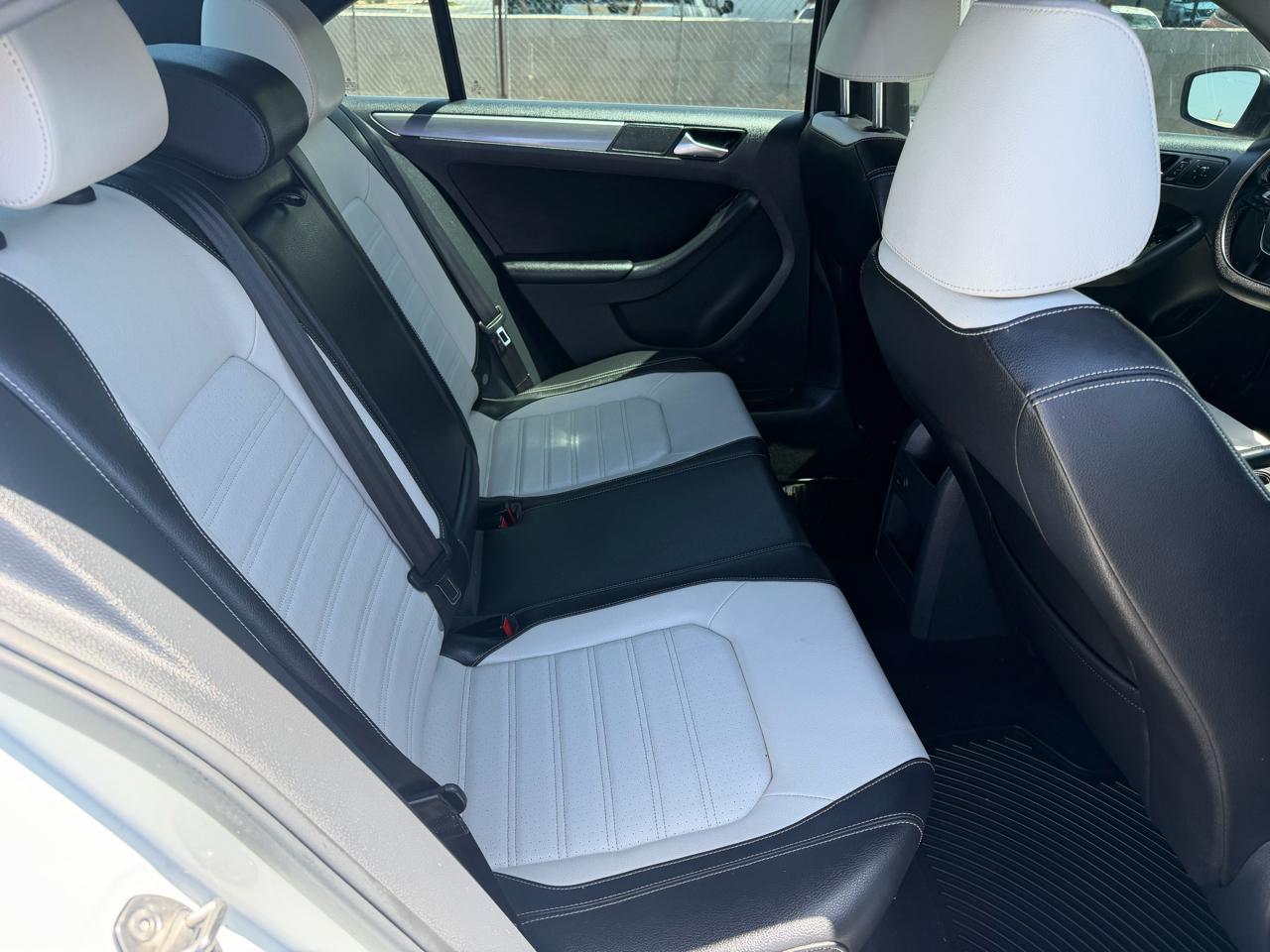 Volkswagen Jetta Sedan 4dr Auto 1.8T Sport PZEV 2016