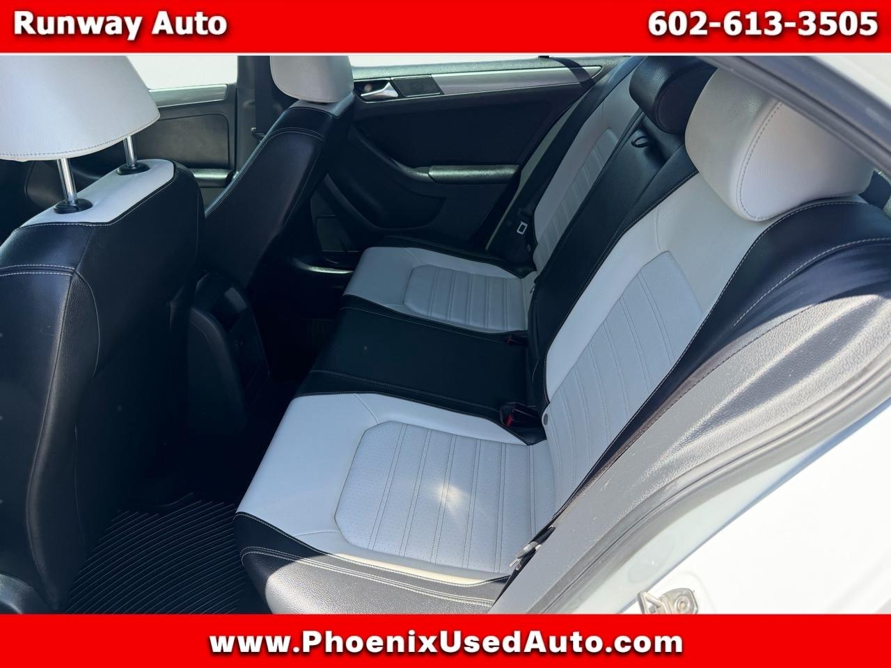 Volkswagen Jetta Sedan 4dr Auto 1.8T Sport PZEV 2016