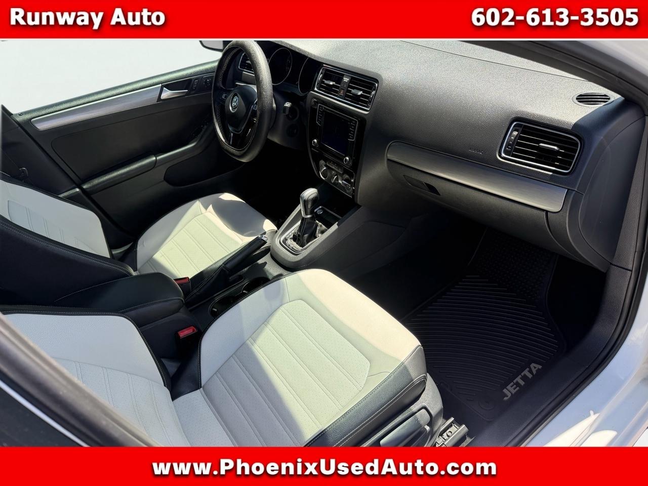 Volkswagen Jetta Sedan 4dr Auto 1.8T Sport PZEV 2016