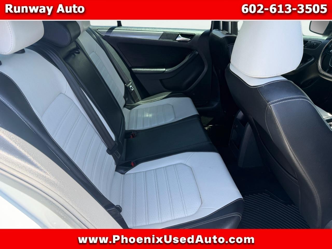 Volkswagen Jetta Sedan 4dr Auto 1.8T Sport PZEV 2016