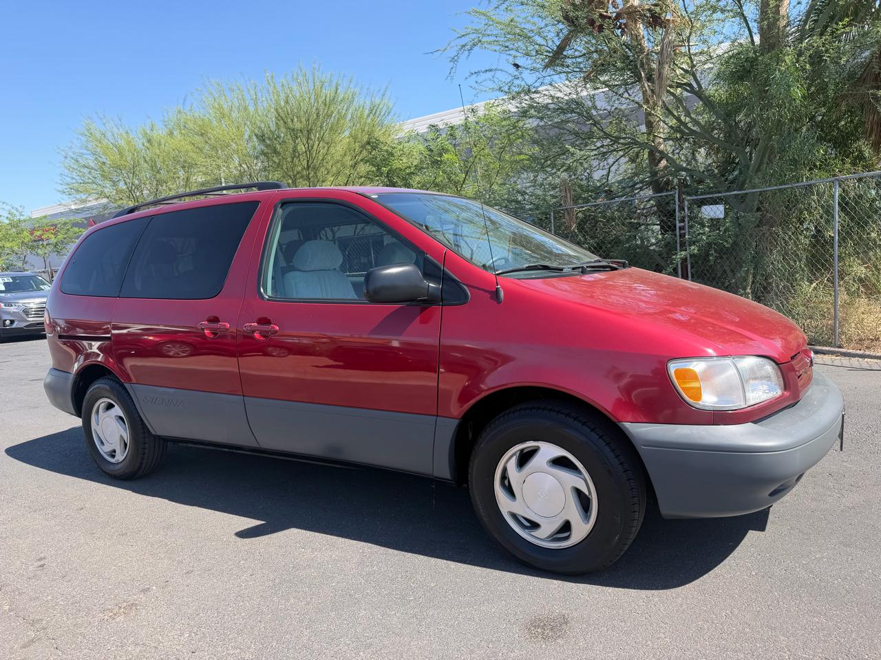 2000 Toyota Sienna's photo