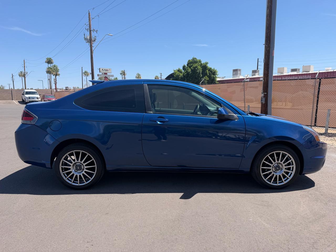 Ford Focus 2dr Cpe SES 2009