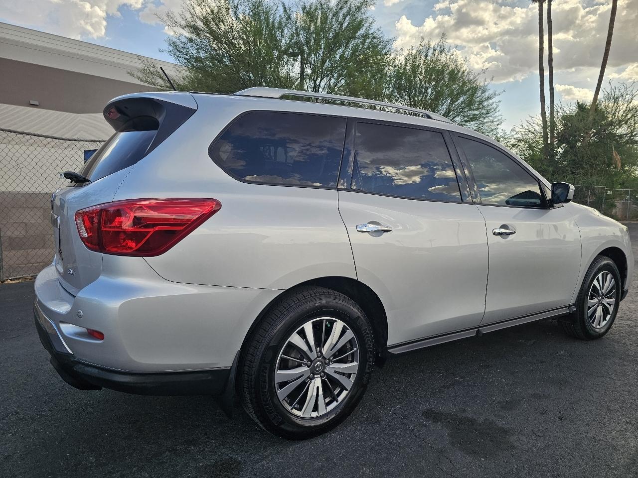 Nissan Pathfinder FWD SV 2018
