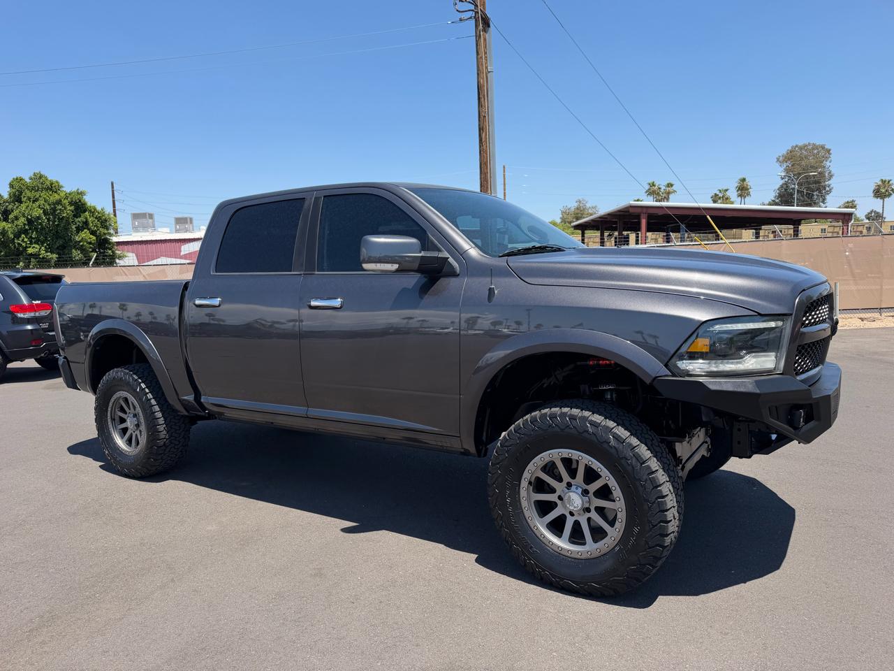 RAM 1500 Classic Laramie 4x4 Crew Cab 5'7" Box 2019