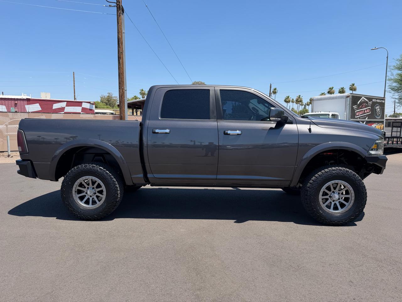 RAM 1500 Classic Laramie 4x4 Crew Cab 5'7" Box 2019
