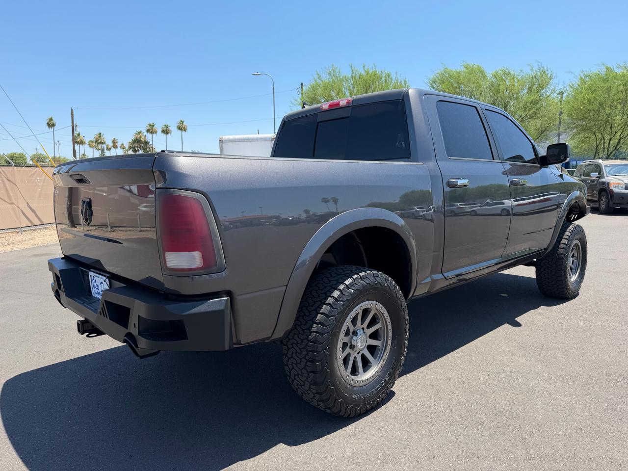 RAM 1500 Classic Laramie 4x4 Crew Cab 5'7" Box 2019