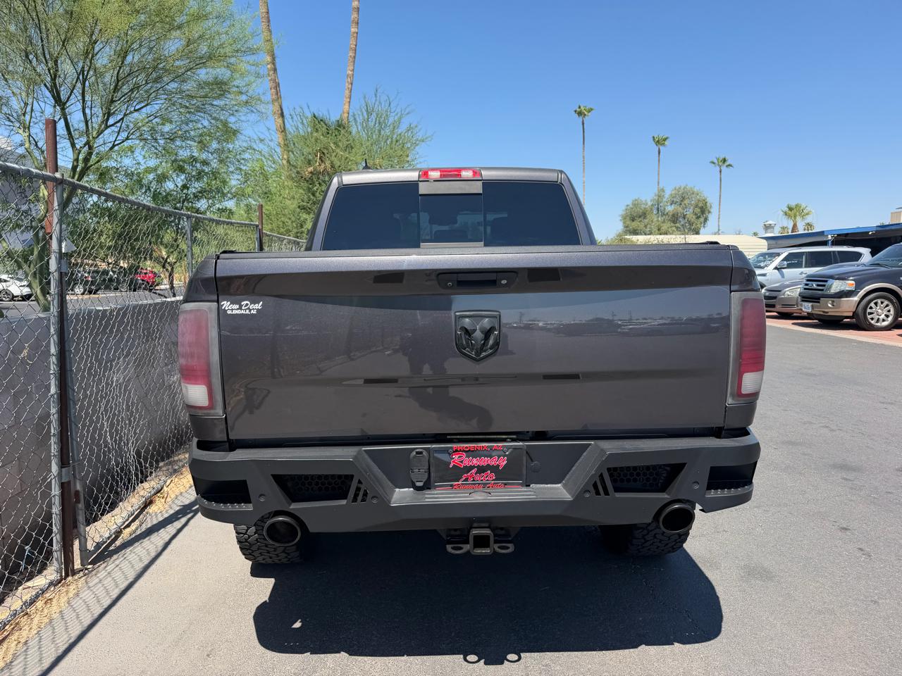 RAM 1500 Classic Laramie 4x4 Crew Cab 5'7" Box 2019