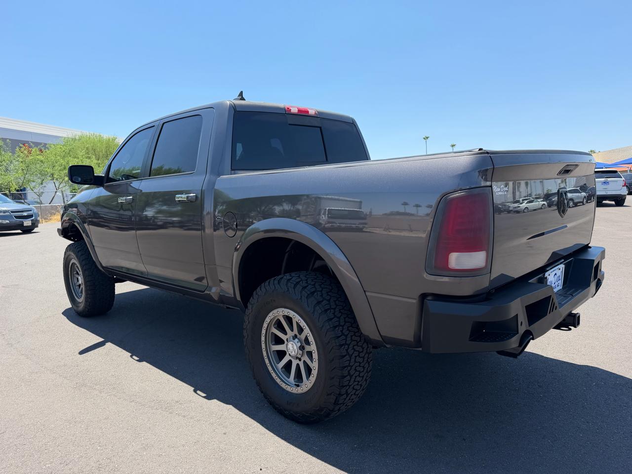 RAM 1500 Classic Laramie 4x4 Crew Cab 5'7" Box 2019