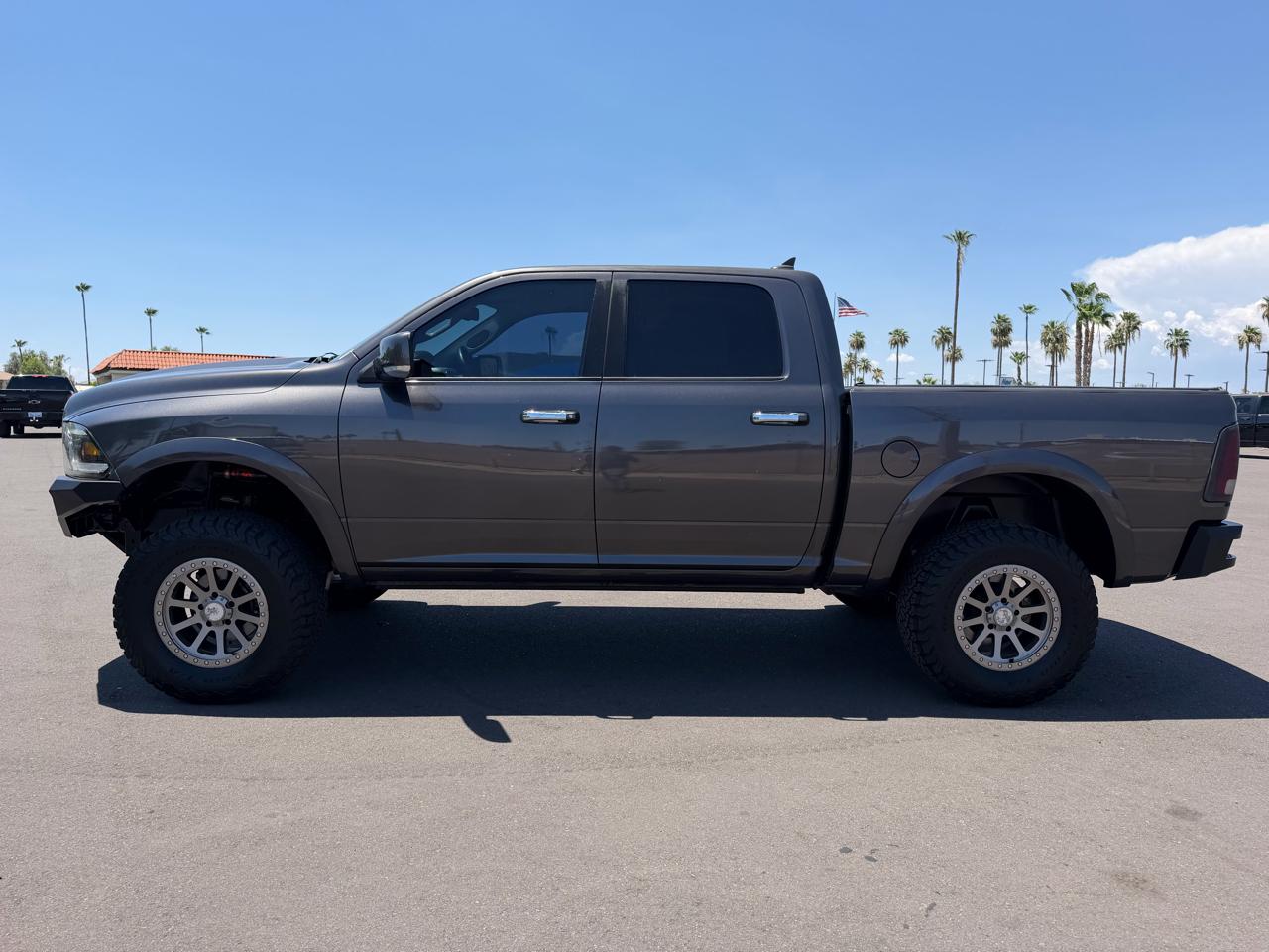 RAM 1500 Classic Laramie 4x4 Crew Cab 5'7" Box 2019