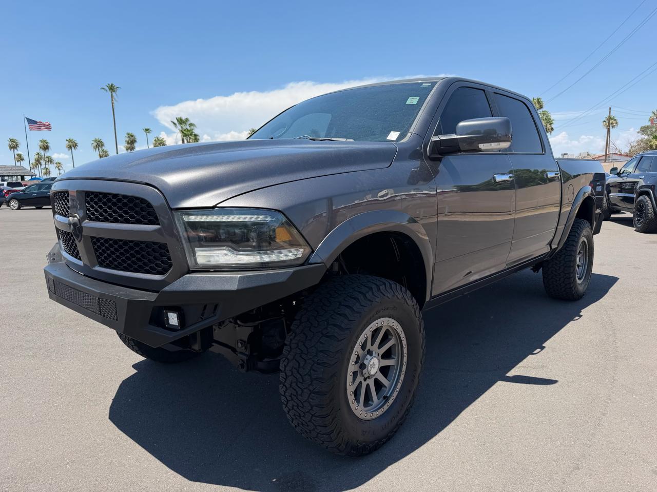 RAM 1500 Classic Laramie 4x4 Crew Cab 5'7" Box 2019
