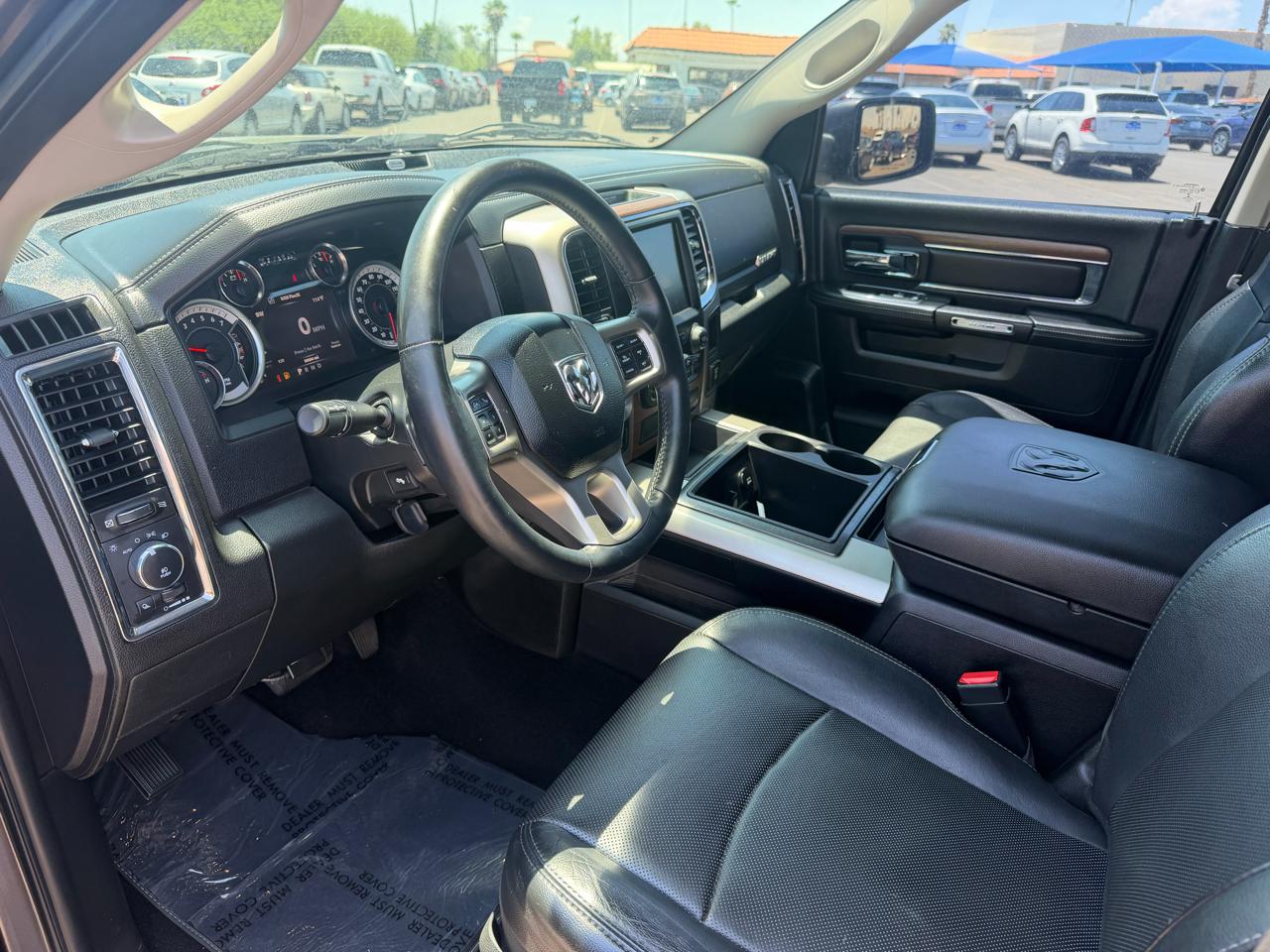 RAM 1500 Classic Laramie 4x4 Crew Cab 5'7" Box 2019