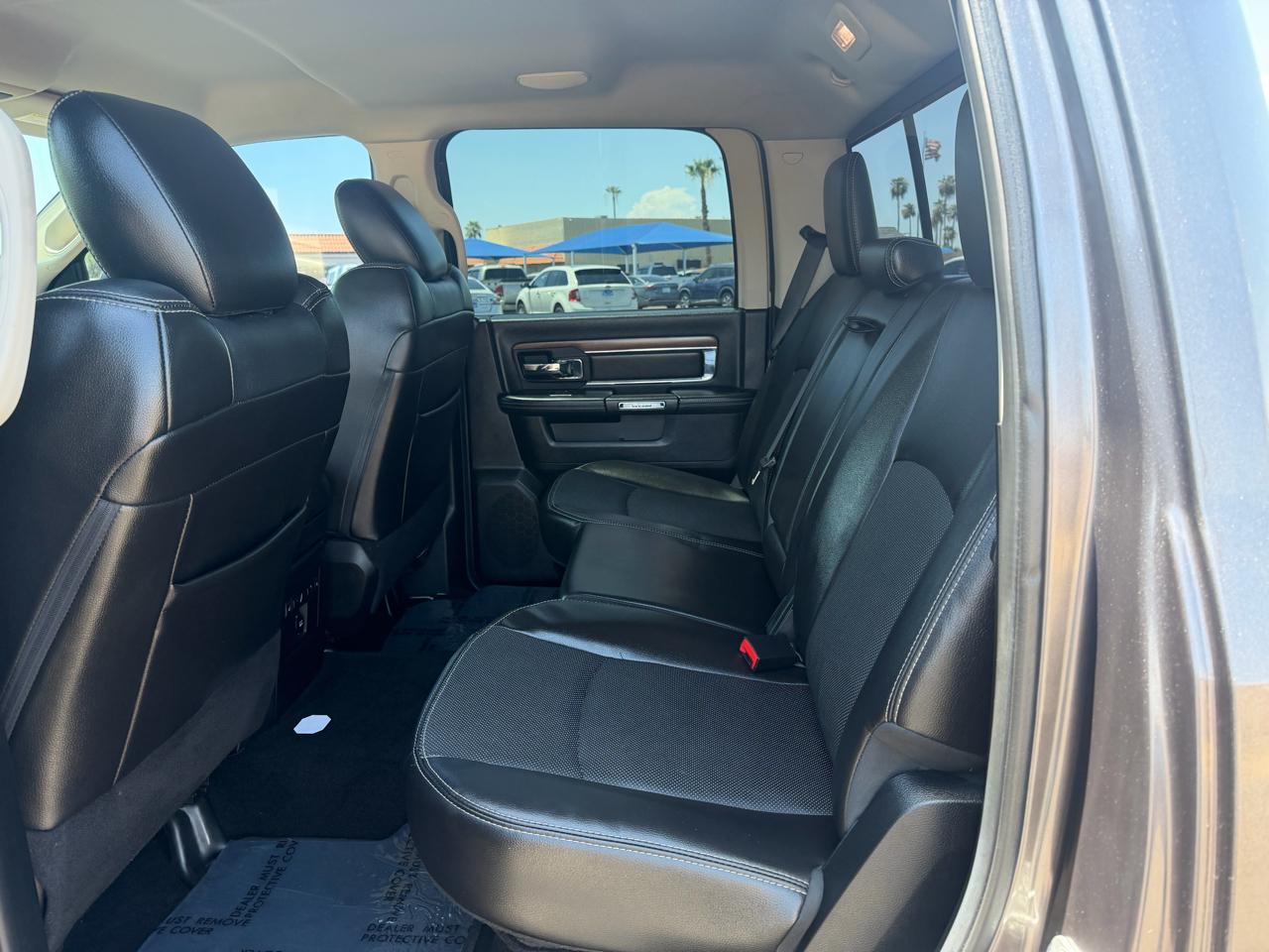 RAM 1500 Classic Laramie 4x4 Crew Cab 5'7" Box 2019