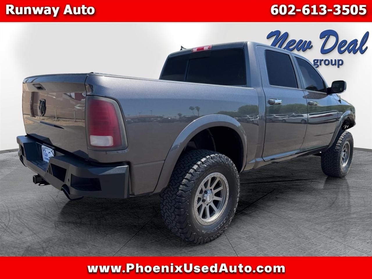 RAM 1500 Classic Laramie 4x4 Crew Cab 5'7" Box 2019