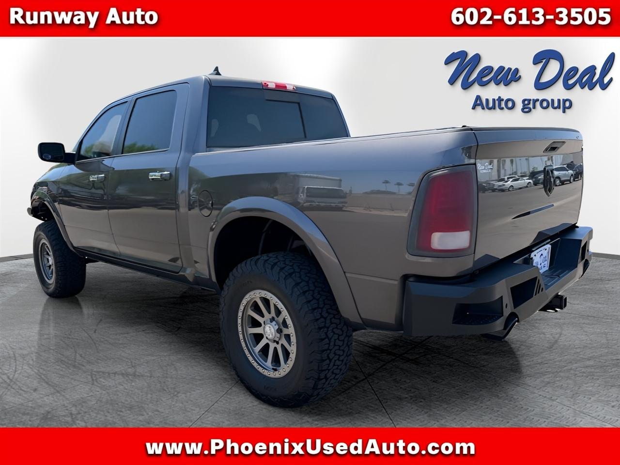 RAM 1500 Classic Laramie 4x4 Crew Cab 5'7" Box 2019