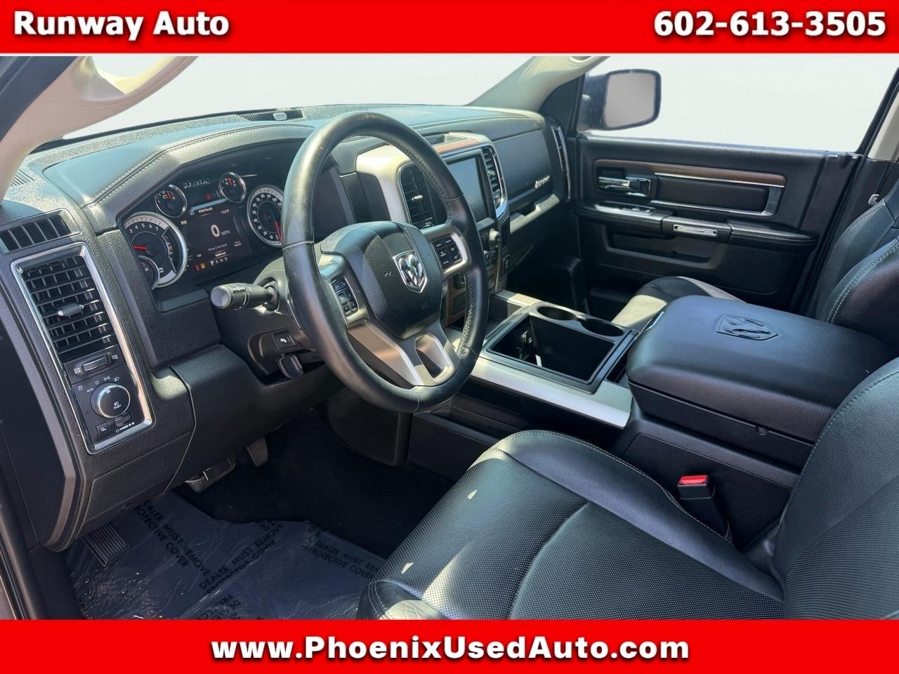 RAM 1500 Classic Laramie 4x4 Crew Cab 5'7" Box 2019