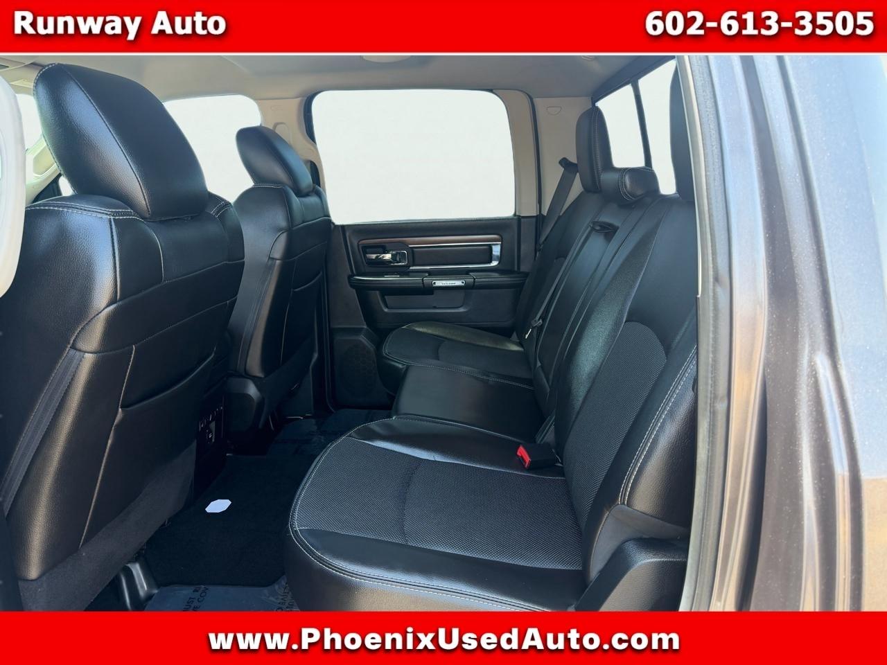 RAM 1500 Classic Laramie 4x4 Crew Cab 5'7" Box 2019