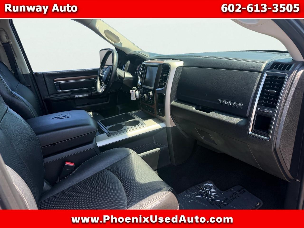 RAM 1500 Classic Laramie 4x4 Crew Cab 5'7" Box 2019