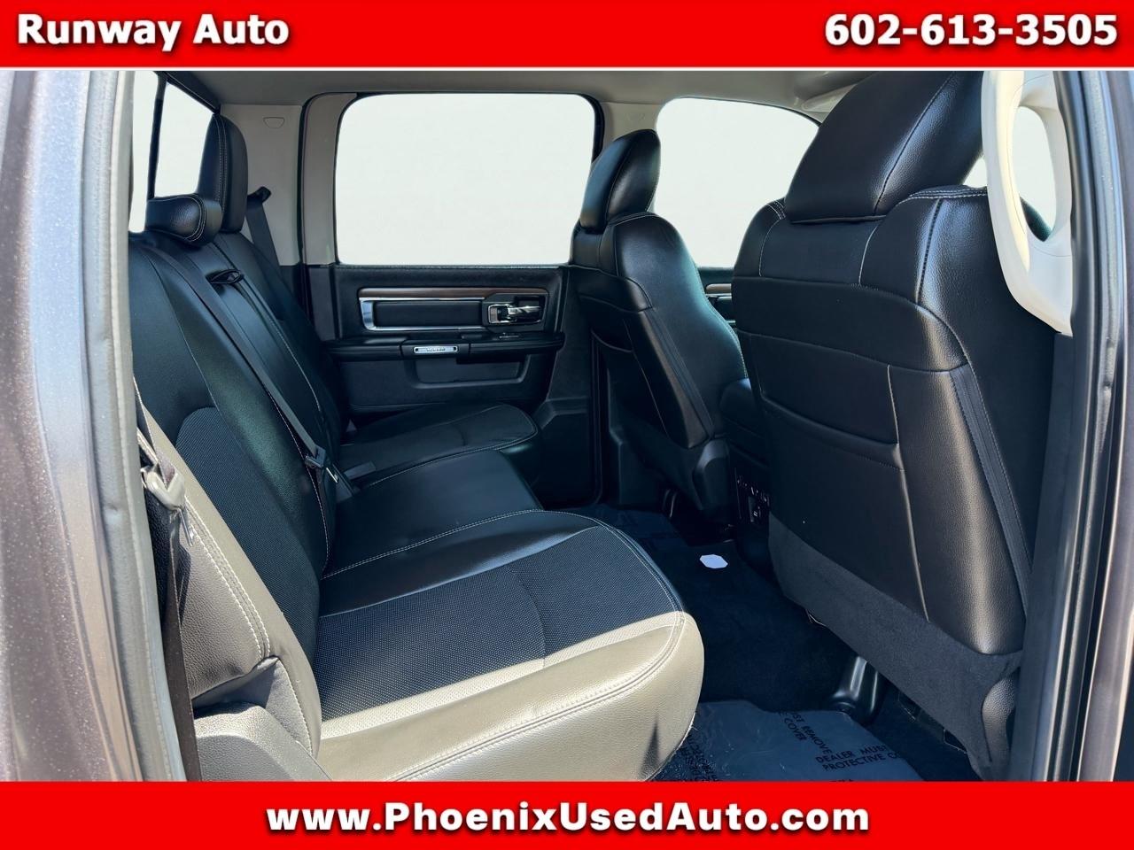 RAM 1500 Classic Laramie 4x4 Crew Cab 5'7" Box 2019