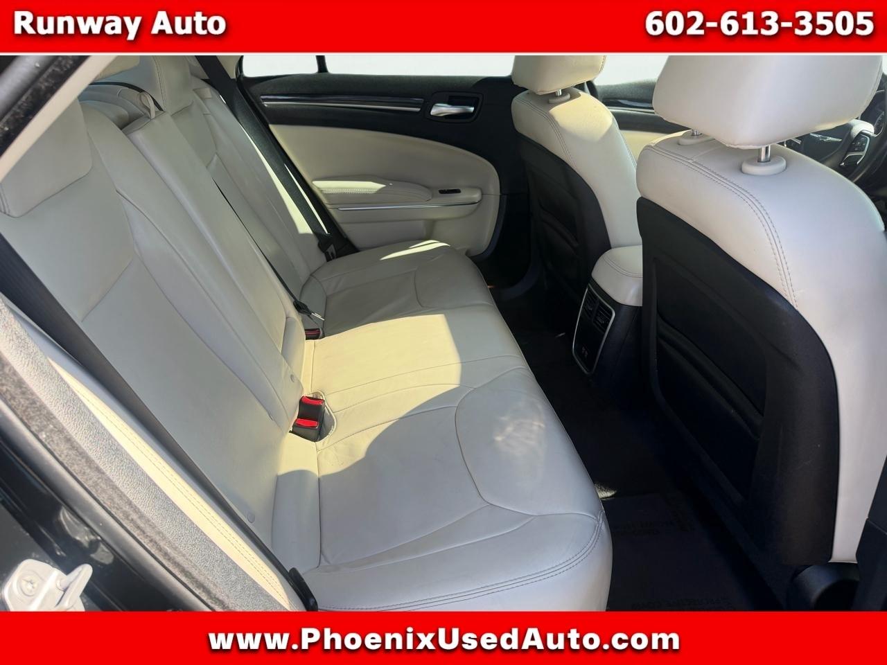 Chrysler 300 4dr Sdn Limited RWD 2015
