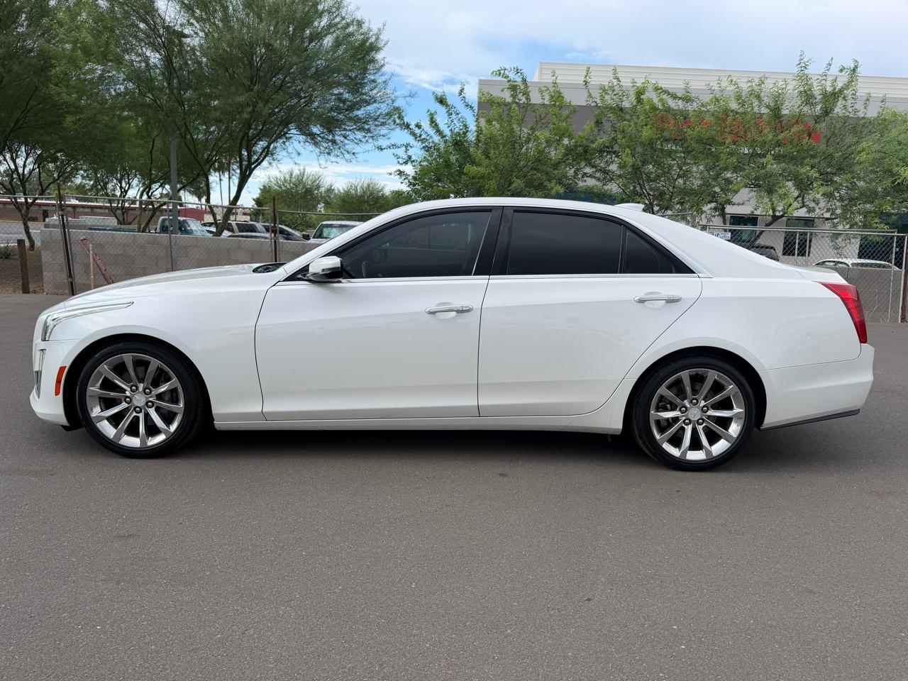 Cadillac CTS Sedan 4dr Sdn 2.0L Turbo Luxury RWD 2017
