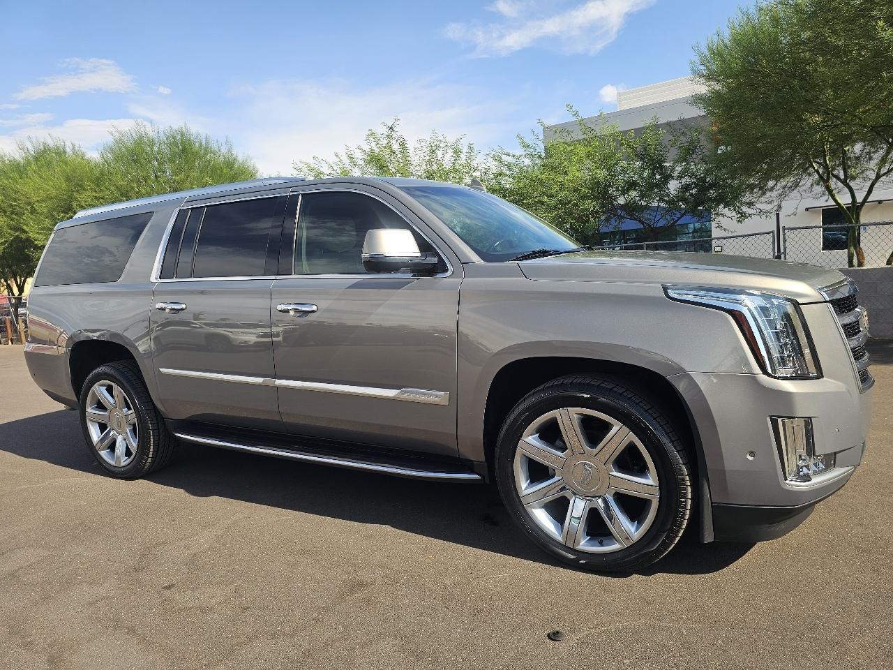 Cadillac Escalade ESV 4WD 4dr Luxury 2018