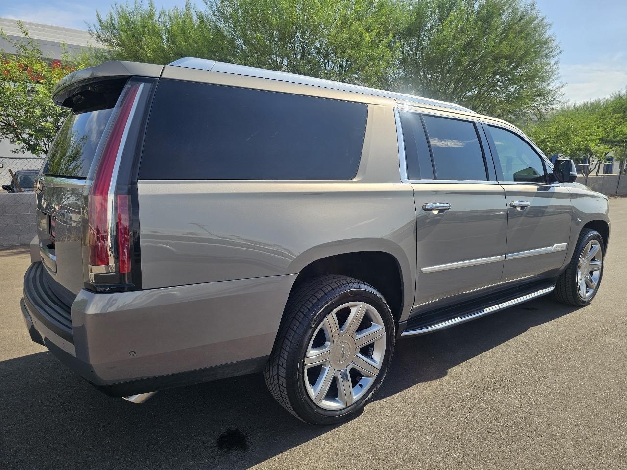 Cadillac Escalade ESV 4WD 4dr Luxury 2018