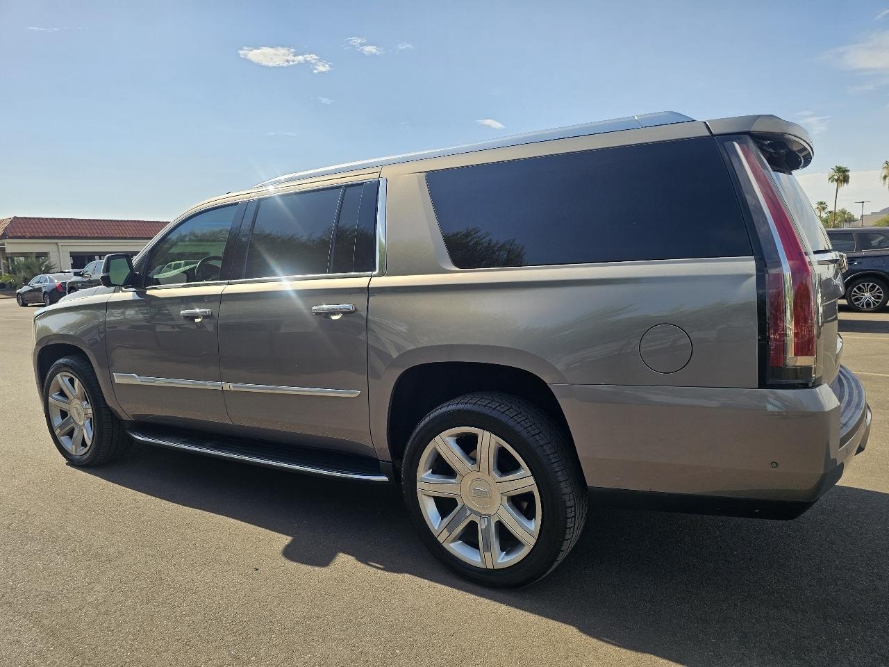 Cadillac Escalade ESV 4WD 4dr Luxury 2018