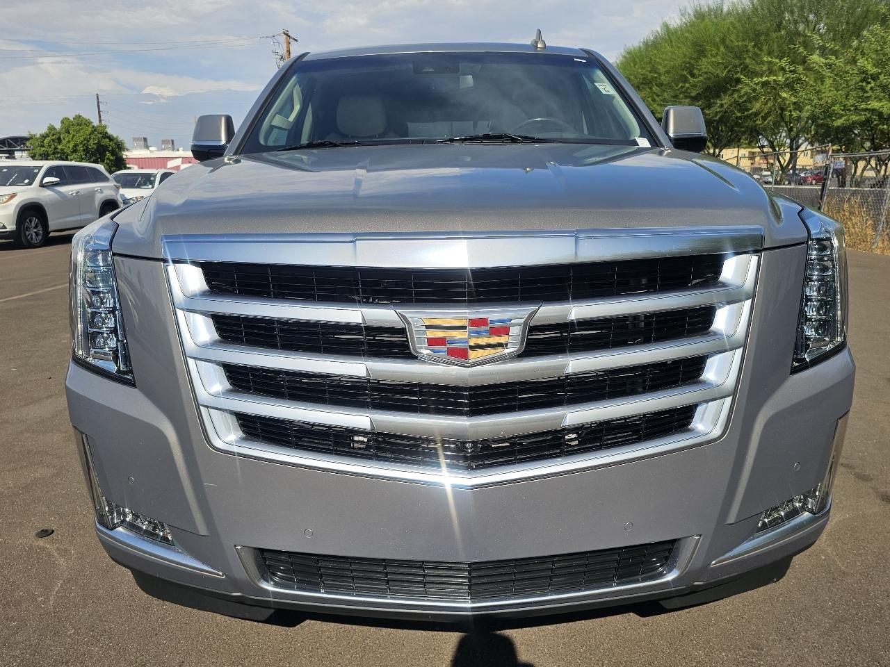 Cadillac Escalade ESV 4WD 4dr Luxury 2018