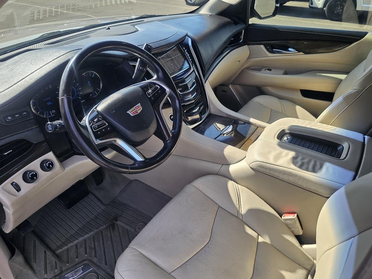 Cadillac Escalade ESV 4WD 4dr Luxury 2018
