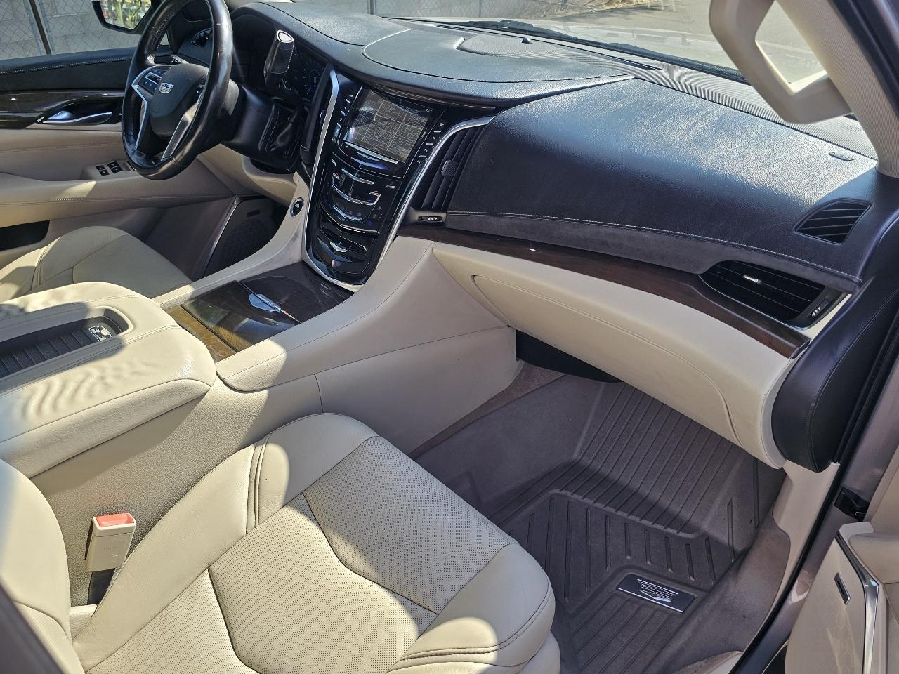 Cadillac Escalade ESV 4WD 4dr Luxury 2018