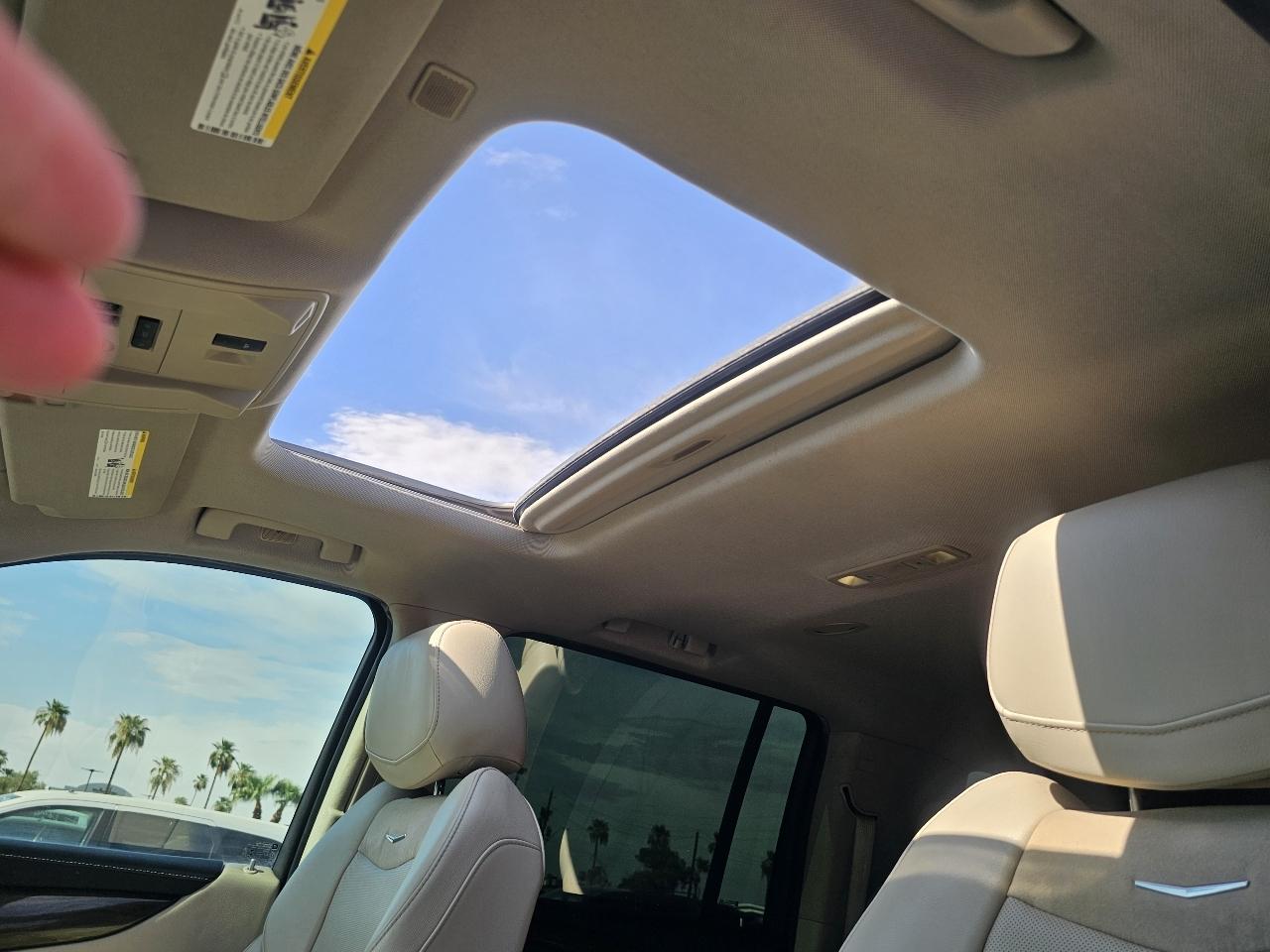 Cadillac Escalade ESV 4WD 4dr Luxury 2018