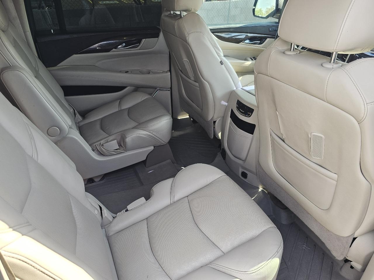 Cadillac Escalade ESV 4WD 4dr Luxury 2018