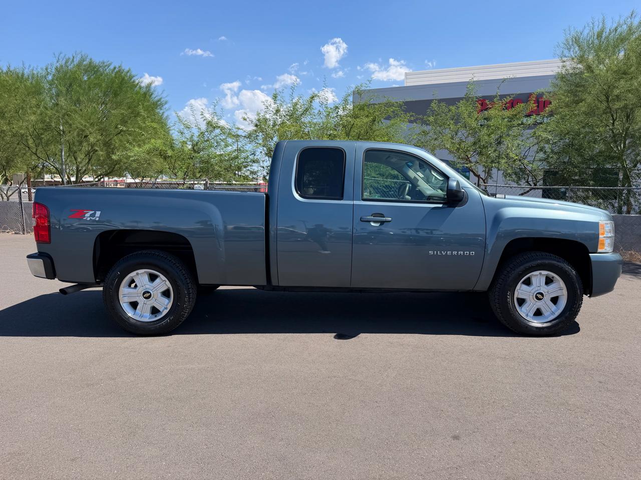 Chevrolet Silverado 1500 4WD Ext Cab 143.5" LTZ 2012