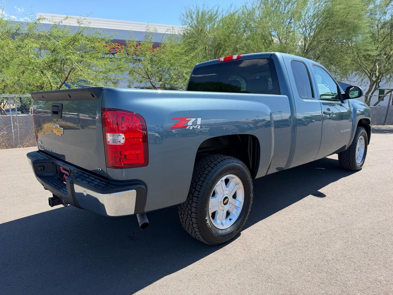 Chevrolet Silverado 1500 4WD Ext Cab 143.5" LTZ 2012