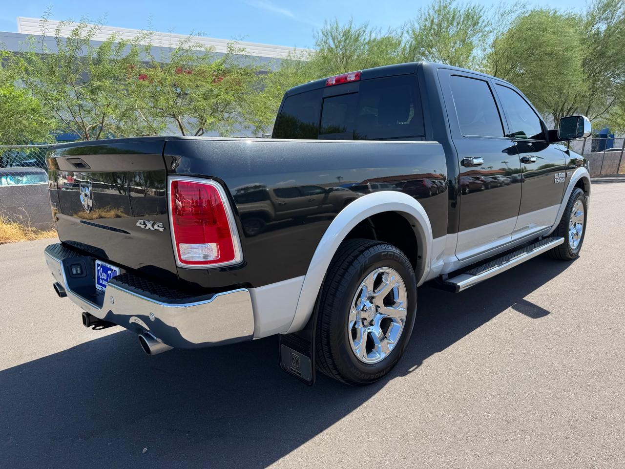 RAM 1500 4WD Crew Cab 140.5" Laramie 2017
