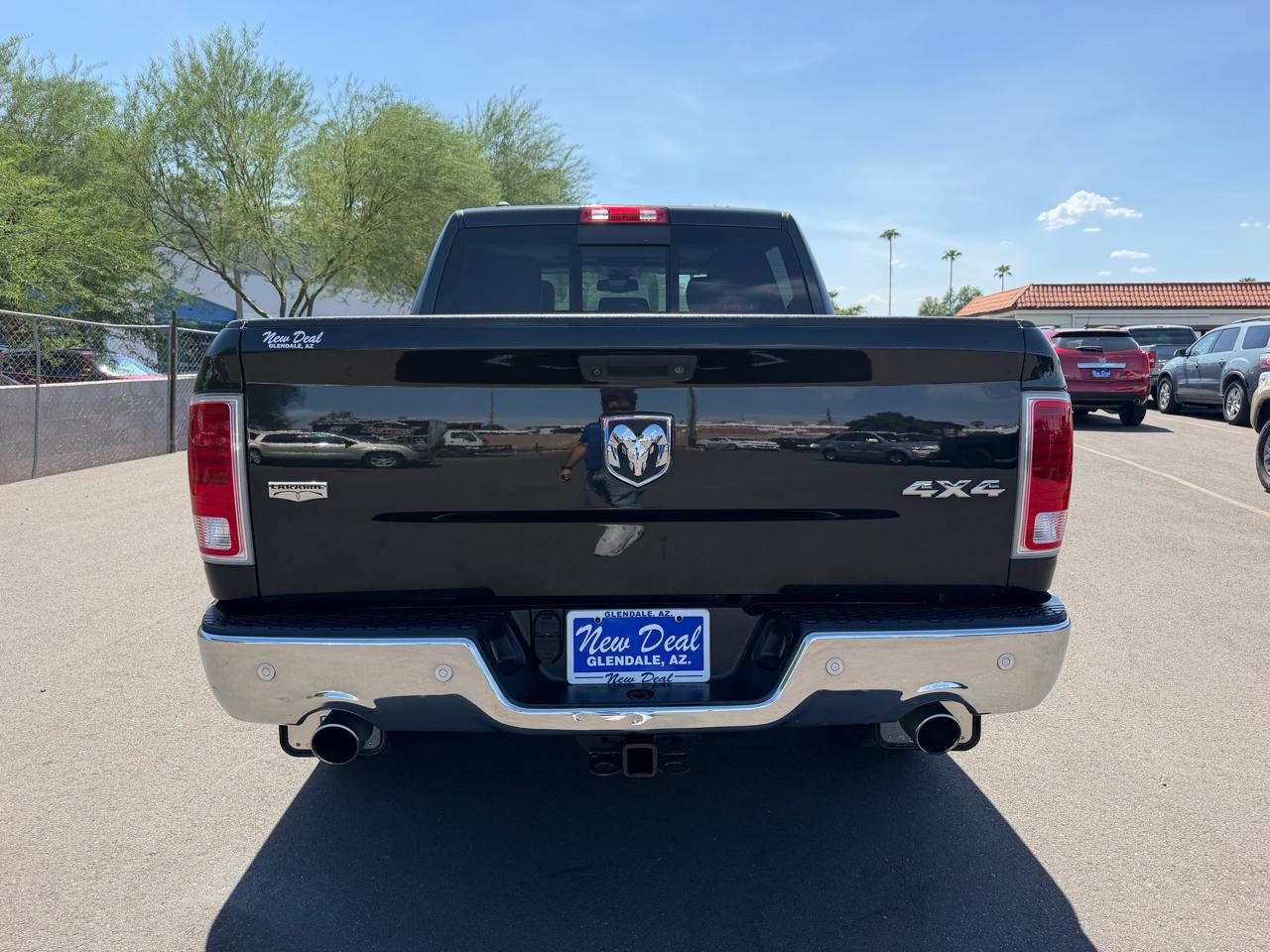 RAM 1500 4WD Crew Cab 140.5" Laramie 2017