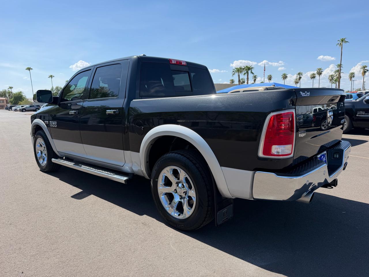 RAM 1500 4WD Crew Cab 140.5" Laramie 2017