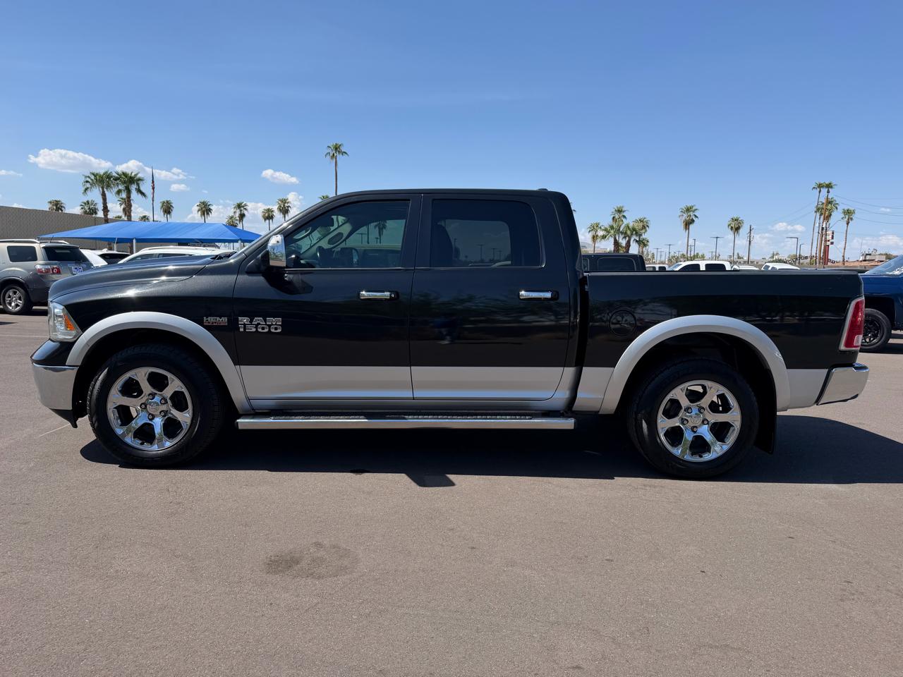 RAM 1500 4WD Crew Cab 140.5" Laramie 2017