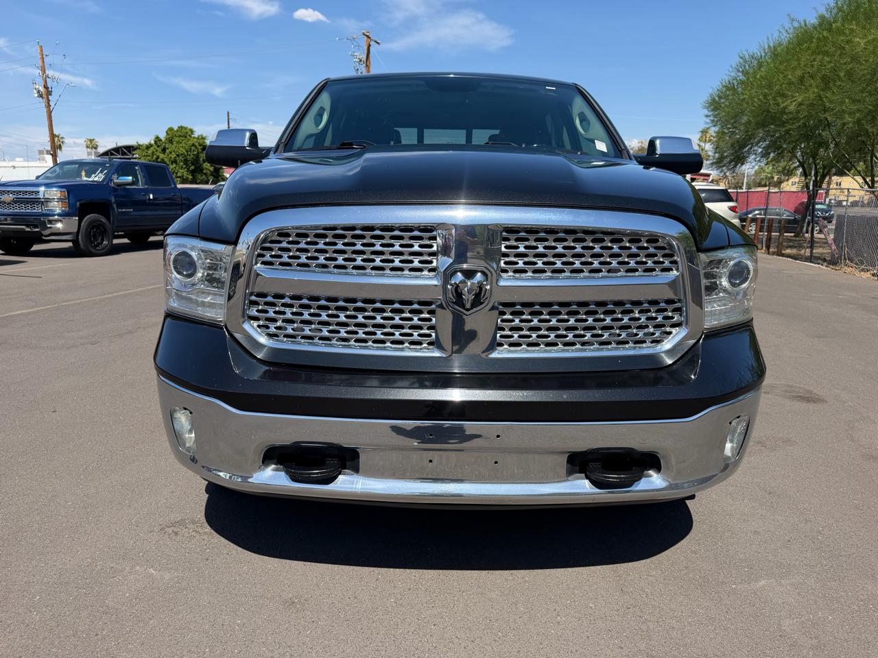 RAM 1500 4WD Crew Cab 140.5" Laramie 2017